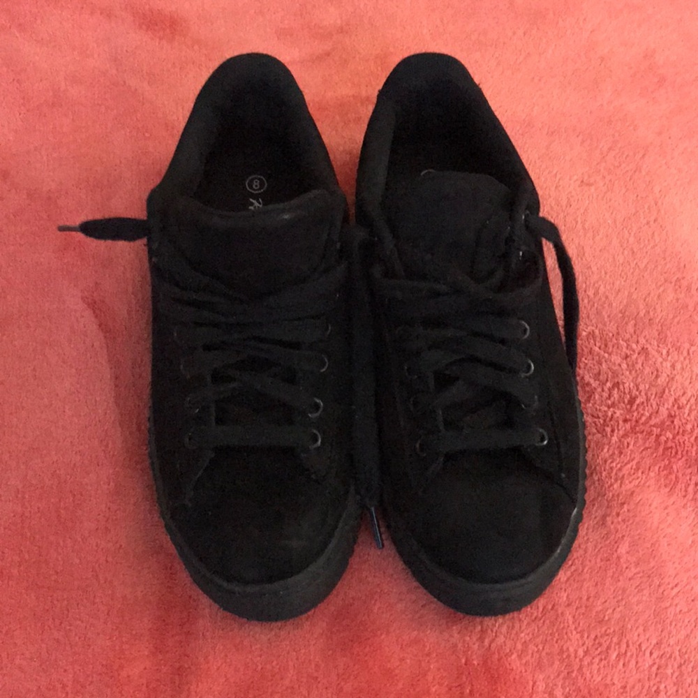 Herstyle black fake suede sneakers size 8!